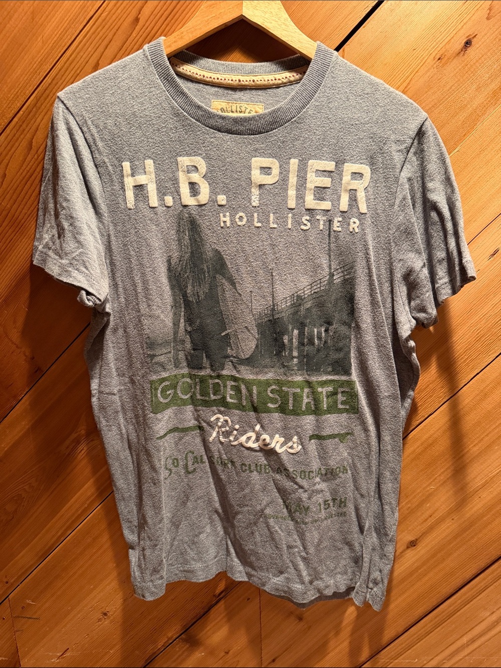 Hollister Heather Gray 'H.B. Pier' Graphic Tee with Green Accents